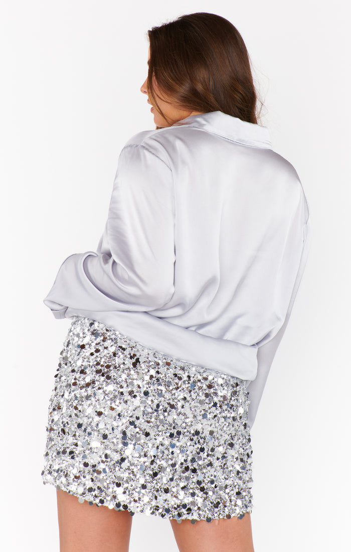 badge_model-wears-size-xl