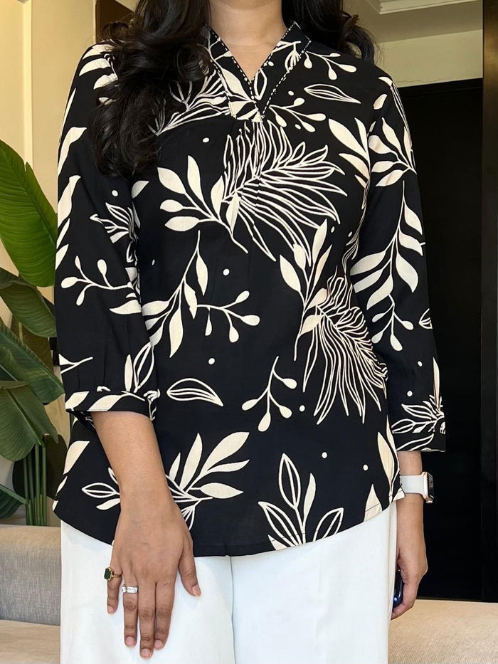 Giva Rayon Short Top- Black Tropicals