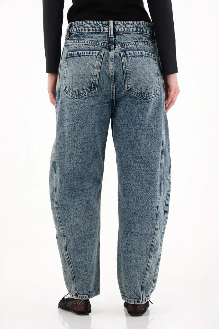 Slouchy Low Rise Jeans in Blue for Women