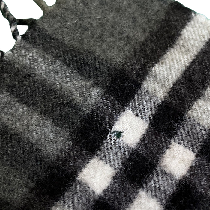 Burberry šedá kostkovaná šála