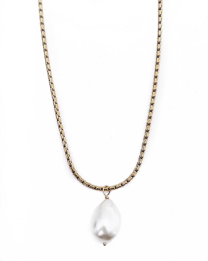 Daphne Pearl Pendant Necklace || 16"