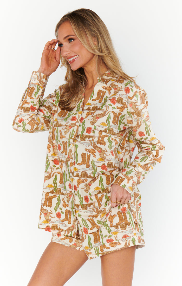 badge_model-wears-size-s
