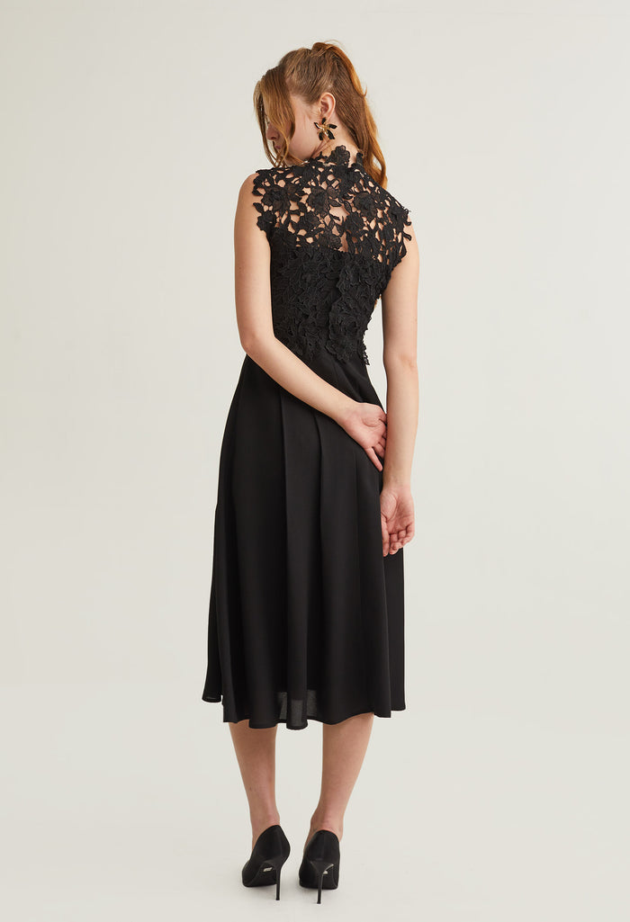 Elegant Laced Bodice Midi Dress