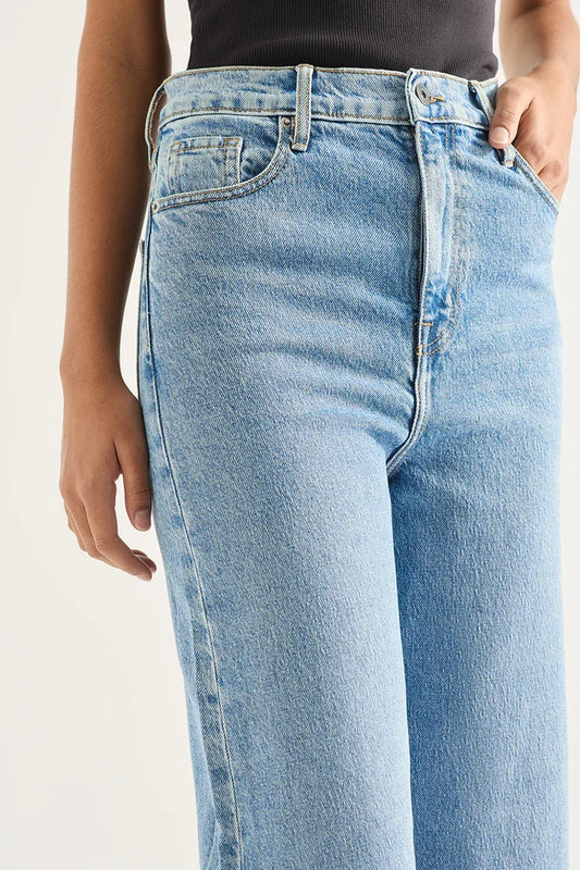ELLIE HIGH RISE WIDE LEG JEAN | Era Blue - Darling & Domain