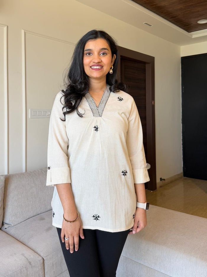 Jiah V-Neck Embroidered Top