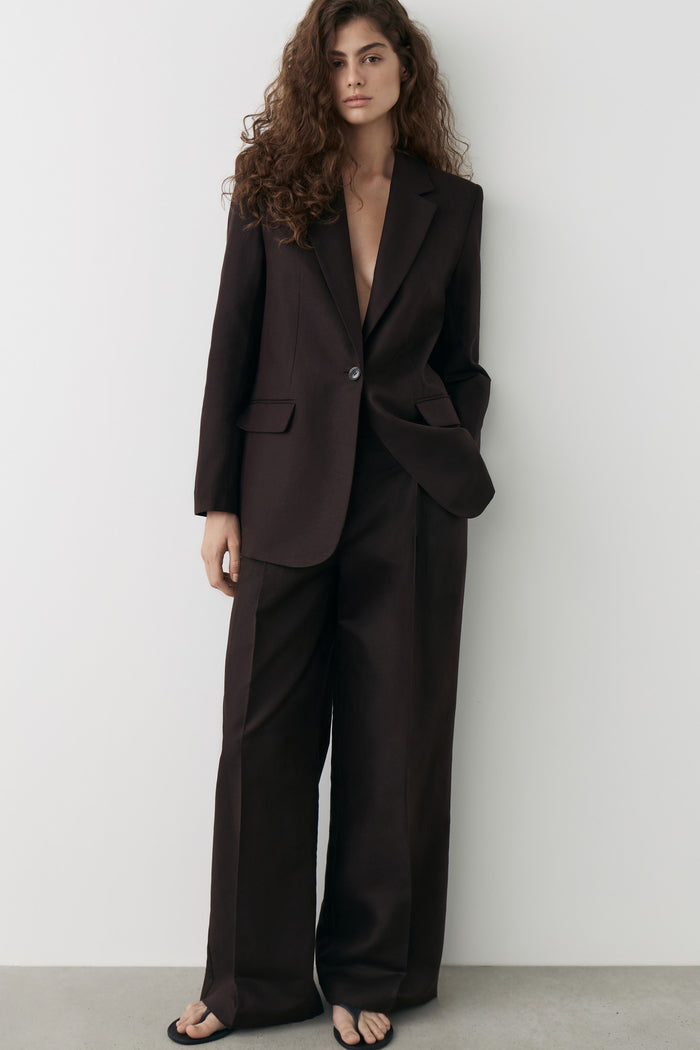 DARK BROWN