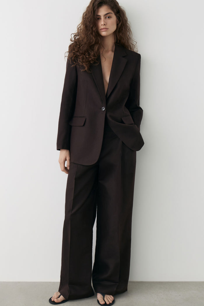 DARK BROWN