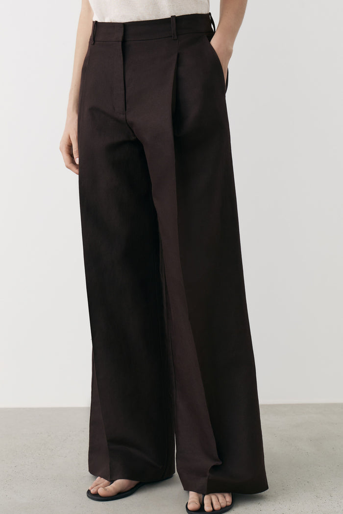 DARK BROWN