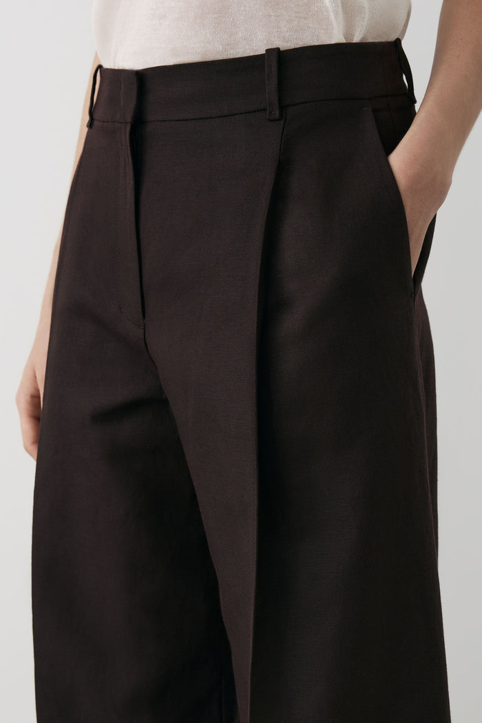 DARK BROWN