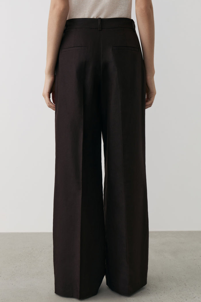 DARK BROWN