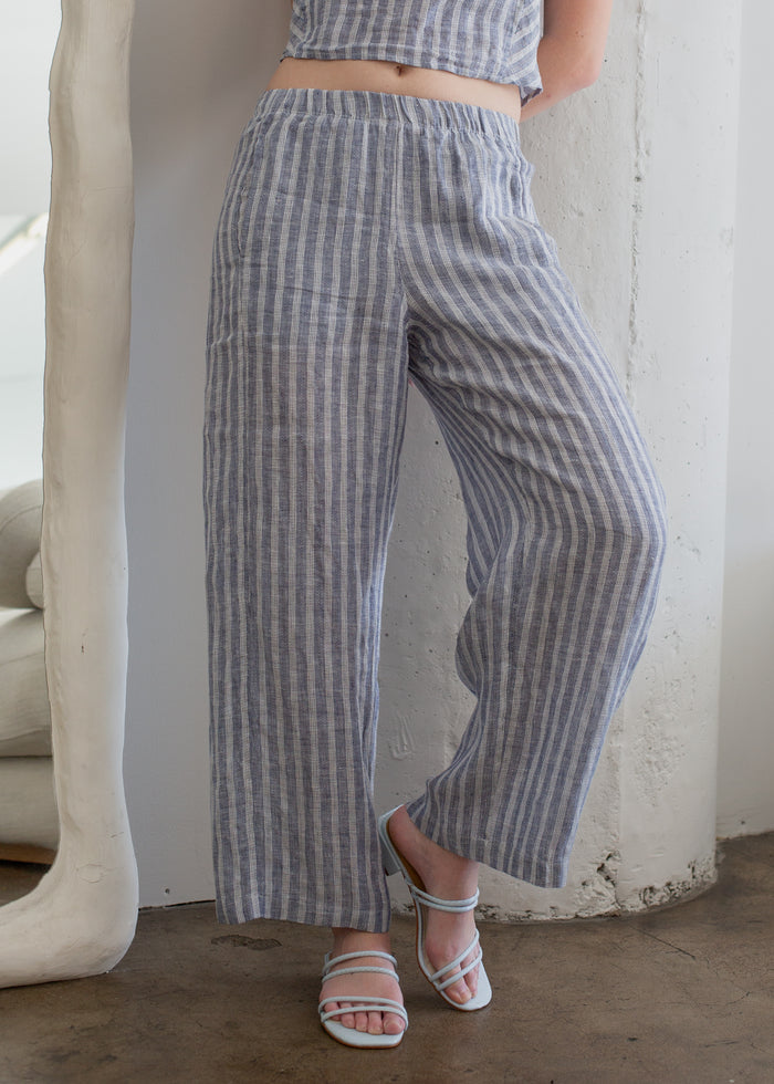 Side view of Linen Pull-On Barrel Pant on model