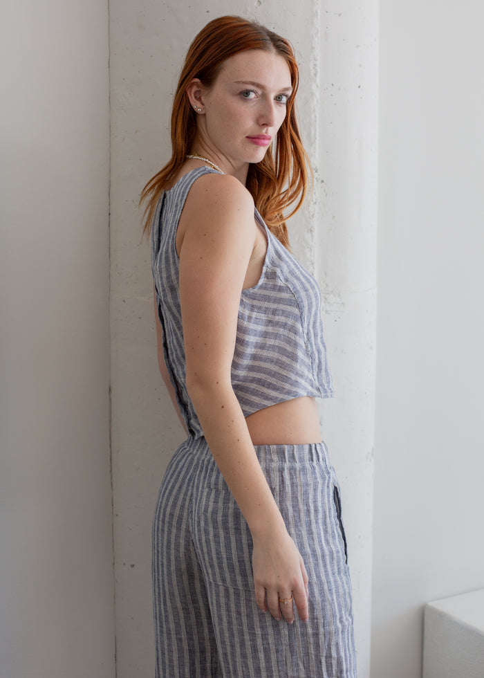 Back view of Linen Pull-On Barrel Pant on model