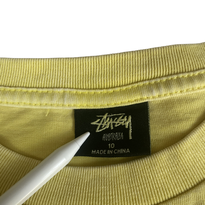 Stussy Vintage T-Shirt – Custom Obarvené na Světle Žlutou