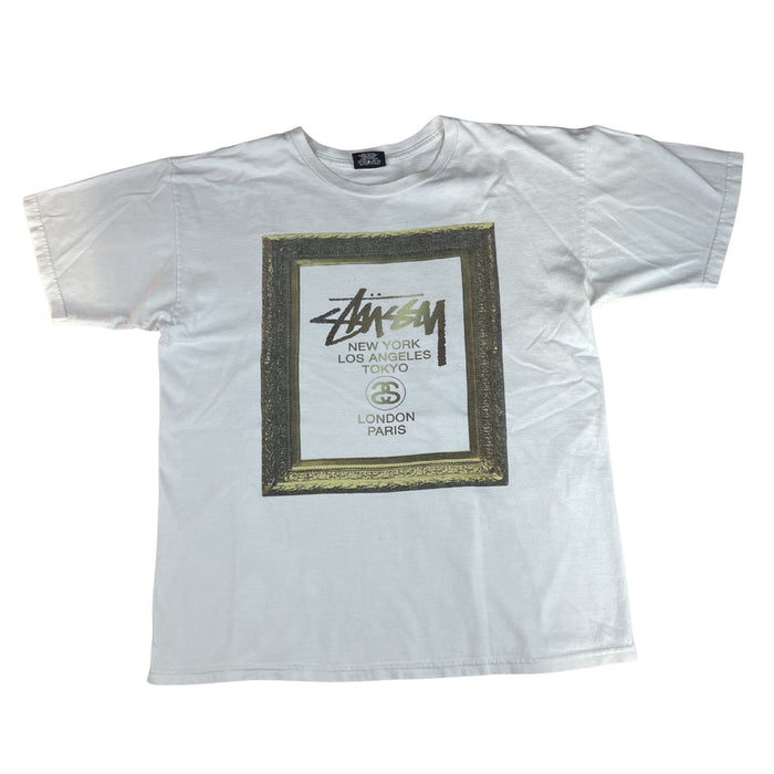 Stüssy "World Tour" Gold Frame Tee – White / M