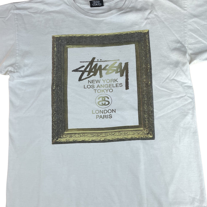 Stüssy "World Tour" Gold Frame Tee – White / M
