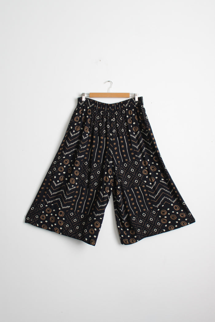 wide leg cropped trousers