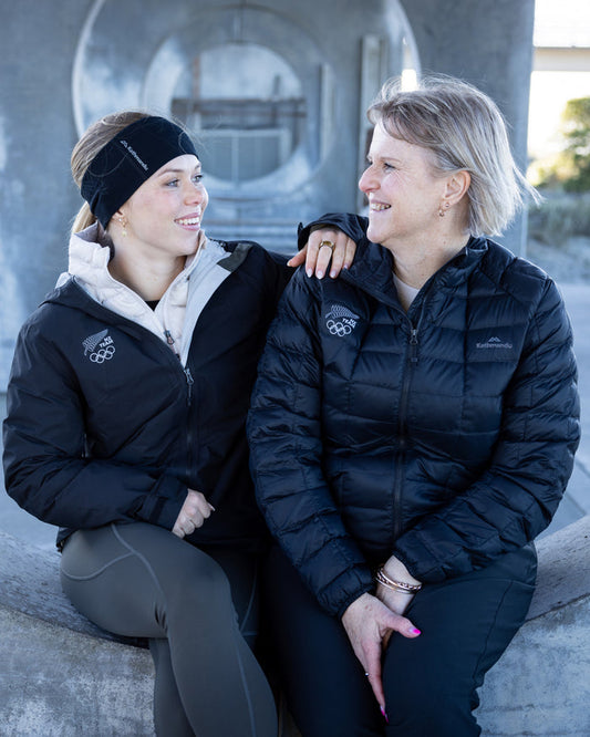 B2306_OZ7_NZOC_Range_Wmns_Heli_Insulated_Jacket_NZ_Team_Black_a_1756683828000